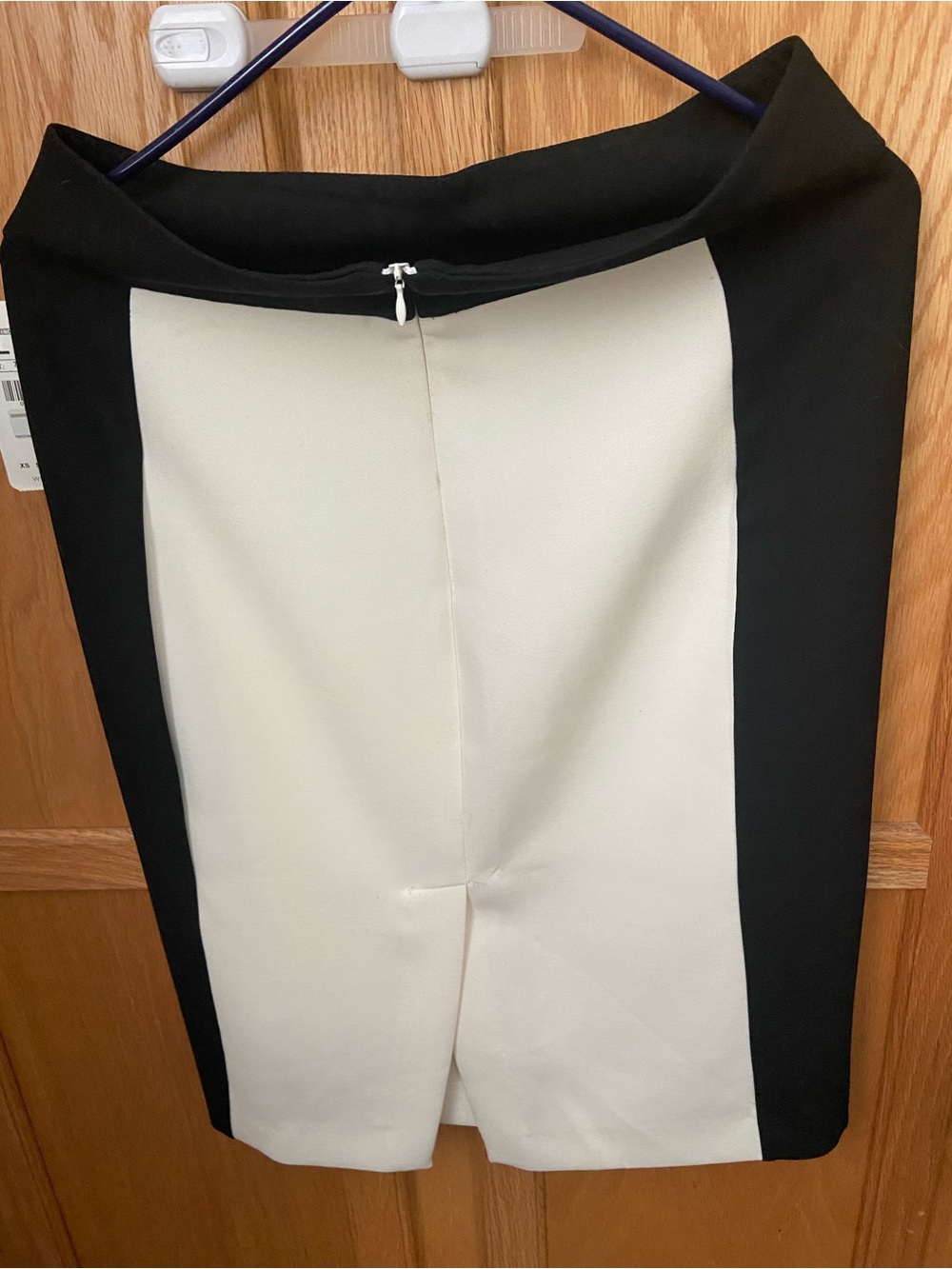 ZARA BASIC skirt black and white. New with tags. Made in Spain. ( L )